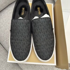 New Michael Kors Keaton slip on sneakers MK logo Size 9.5